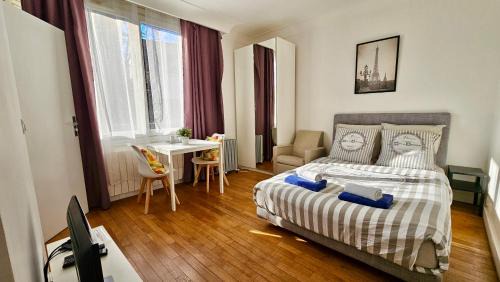 Noisy-le-Sec Apartment | Studio Alba - 15min Paris RER E, cosy