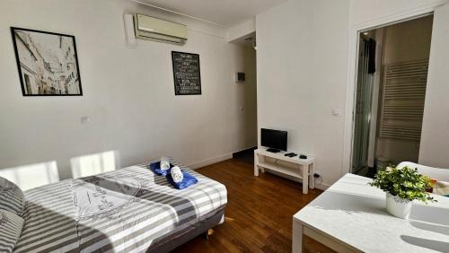 Noisy-le-Sec Apartment | Studio Alba - 15min Paris RER E, cosy