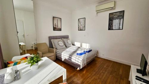 Noisy-le-Sec Apartment | Studio Alba - 15min Paris RER E, cosy