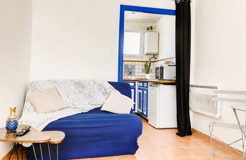 Mediterranee Apartment | Tranquil Studio "Aline à la Plage" with Oceanfront Bliss