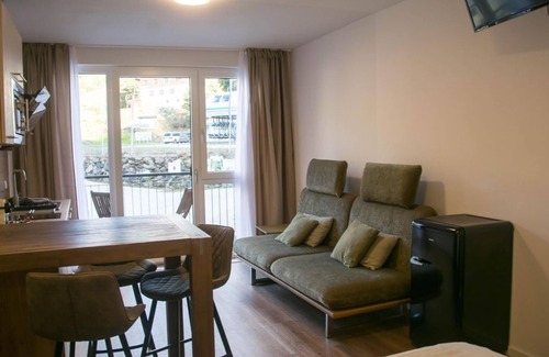 Irdning-Donnersbachtal Apartment | Cozy Studio Alpenrauschen: Family-Friendly with Ocean Views