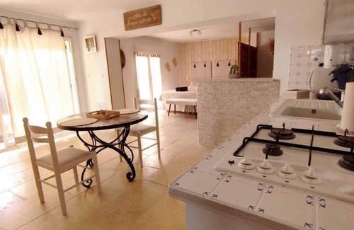 Tarascon Apartment | Indulge in Studio Alpilles with Private Hot Tub & Spa