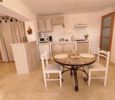 Tarascon House | Relaxing Studio Alpilles with Private Spa and Parking