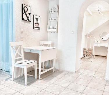 Gernsbach House | Tranquil Studio am Waldbach: Pet-Friendly & Family Welcoming