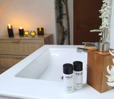 Orvault Apartment | Cozy Studio Amoureuse: Family-Friendly Getaway Awaits