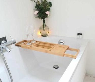 Orvault Apartment | Cozy Studio Amoureuse: Family-Friendly Getaway Awaits