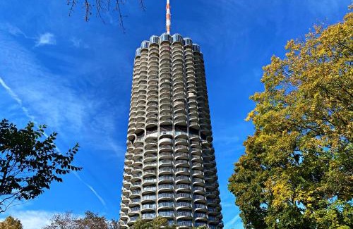 Antonsviertel Apartment | City Views & Tropical Vibes - Your Perfect Getaway Studio