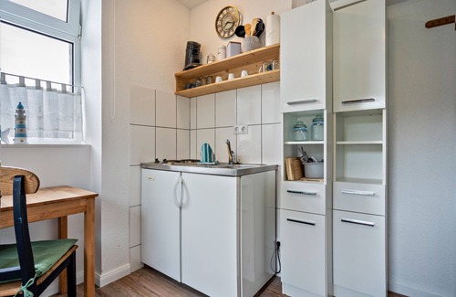 Reinberg Apartment | Cozy Studio Apartment 'Minimalistisch Bootsmann Koje' by the Sea