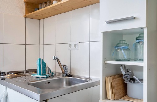 Reinberg Apartment | Cozy Studio Apartment 'Minimalistisch Bootsmann Koje' by the Sea