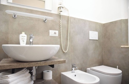 Igea Marina Apartment | Cozy Studio Apartment Alba with Kitchenette and Breakfast