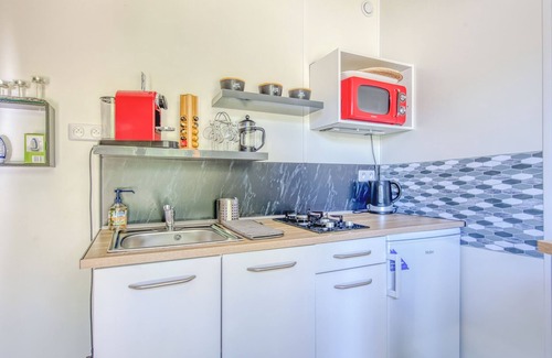 Grayan-Et-L'Hopital Apartment | Cozy Chalet Nature Studio with Private Terrace & Wi-Fi