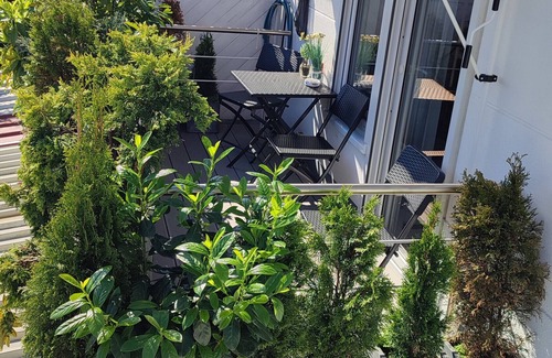 Meckenbeuren Apartment | Cozy Studio Apartment 'B and E' with Balcony & Free Wi-Fi