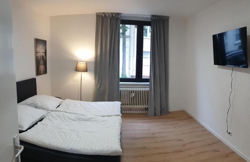 Muelheim an der Ruhr Apartment | Family-Friendly Studio Apartment in Ruhrgebiet Awaits You