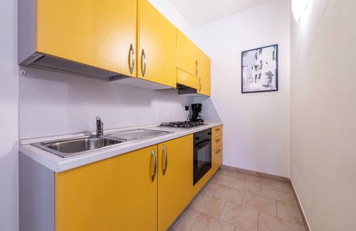 Toscolano Maderno Apartment | Mountain View Studio Apartment with Private Terrace & Wi-Fi
