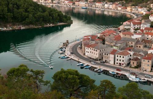 Novigrad Apartment | Top-Rated Studio Apartman Ivan: Pet-Friendly Getaway