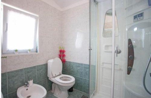 Krmed Apartment | Cozy Studio Apartment M&S Perkovic - Rated 9/10, Family-Friendly