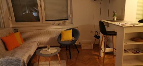 Vinkovci Apartment | Child-Friendly Studio Apartment Tonka - Rated 9.7/10