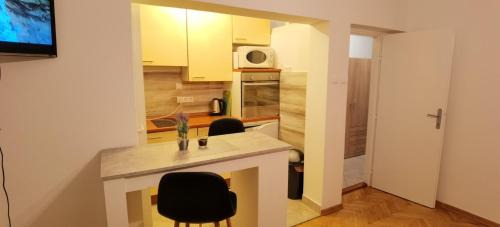 Vinkovci Apartment | Child-Friendly Studio Apartment Tonka - Rated 9.7/10