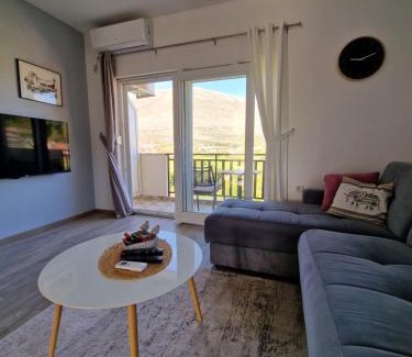 Trebinje Apartment | Elegant Studio Apartmani Milović with Oceanfront Pool
