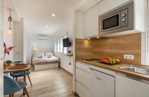 Cenes de la Vega Apartment | Stylish Studio Apartment "Cenes" with Air Conditioning