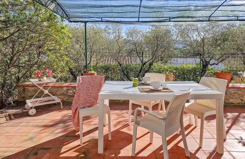 Campo nell'Elba Apartment | Stylish Studio Apartment 'Loft Paola' with Private Terrace