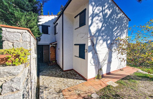 Campo nell'Elba Apartment | Stylish Studio Apartment 'Loft Paola' with Private Terrace
