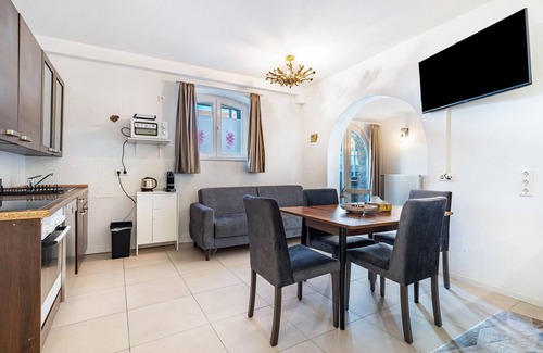 Rheinhausen Apartment | Studio Apartment '1' with Shared Terrace and Wi-Fi
