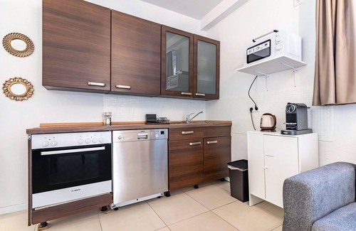Rheinhausen Apartment | Studio Apartment '1' with Shared Terrace and Wi-Fi
