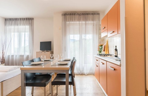 Malcesine Apartment | Relaxing Studio Apartment at Residence la Pergola with Pool