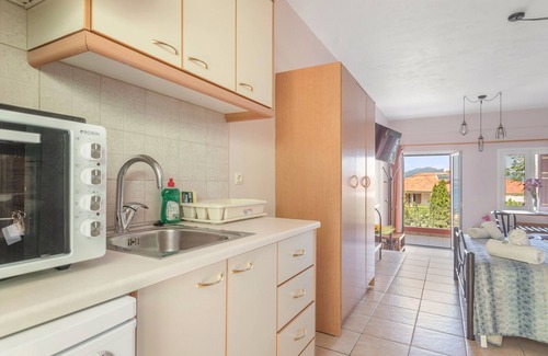 Spanokhorion Apartment | Studio Apartment '3 Adults No 6' with Sea View, Wi-Fi and Air Conditioning