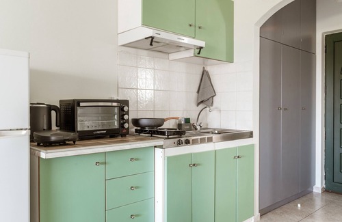 Kiparissia Apartment | Studio Apartment '3' with Private Terrace, Wi-Fi and Air Conditioning