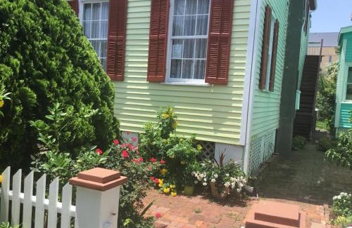 Galveston Villa | Cozy Studio Apartment at Historical House - 8.4/10 Rated