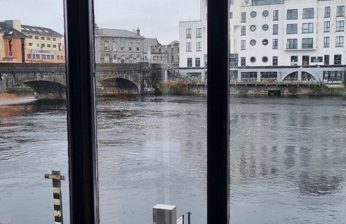 Athlone Apartment | Exceptional Studio Apartment in Athlone - Family Friendly Stay