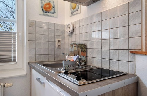 Wiek Apartment | Studio Apartment 'Bäckerhus - Ferienwohnung 3' with Shared Terrace and Garden