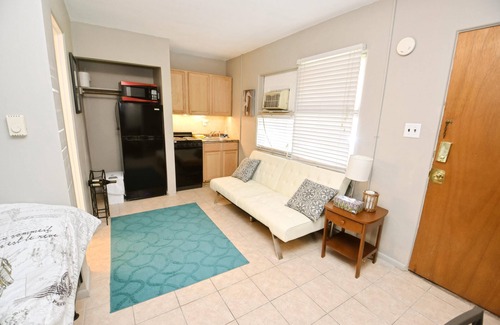 South Bend Apartment | Cozy Studio Apartment Near Notre Dame with Breakfast