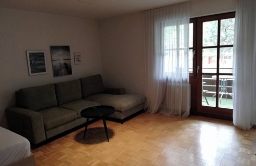 Bad Krozingen Apartment | Studio Apartment '1 Zimmer Appartement 20' with Balcony and Wi-Fi