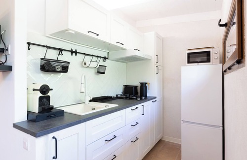 Osani Apartment | Studio Apartment 'De Mammo' with Mountain View, Wi-Fi and Air Conditioning