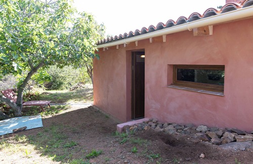 Osani Apartment | Studio Apartment 'De Mammo' with Mountain View, Wi-Fi and Air Conditioning