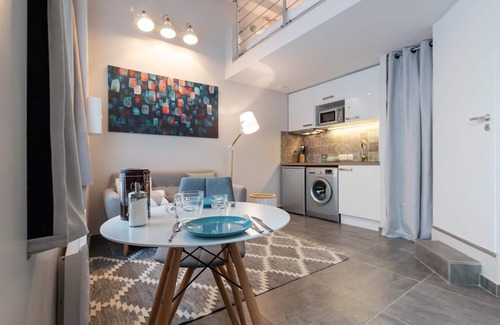 Villette Gare Apartment | Inviting Studio Apartment with Kitchen and Street View