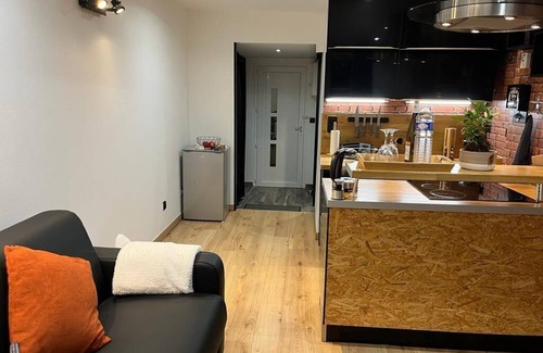 Gonesse Apartment | Cozy Studio Apartment 'Escale' with Wi-Fi and Spa Access