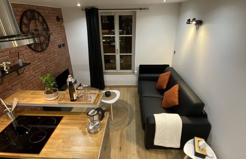 Gonesse Apartment | Cozy Studio Apartment 'Escale' with Wi-Fi and Spa Access