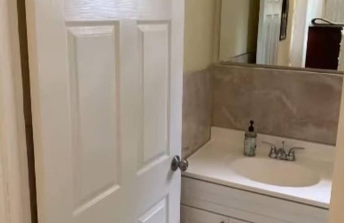 Ziadie Gardens House | Cozy Studio Apartment with Ocean View in Kingston