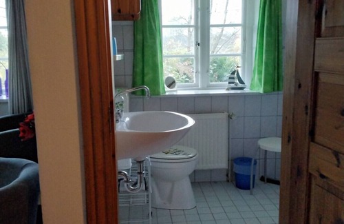 Struckum Apartment | Studio Apartment 'Friesenhaus Anke' with Shared Garden and Wi-Fi