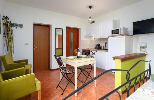 Flengi Apartment | Cozy Studio Apartment - Rated 9.1/10 & Pet-Friendly!
