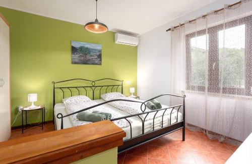 Flengi Apartment | Cozy Studio Apartment - Rated 9.1/10 & Pet-Friendly!