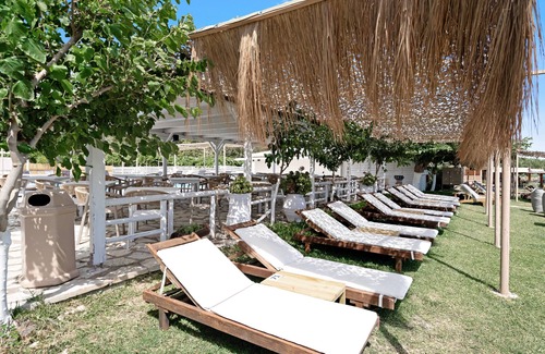 Pidima Kyras Apartment | Cozy Studio Apartment 'Iguana 8' with Oceanfront Views