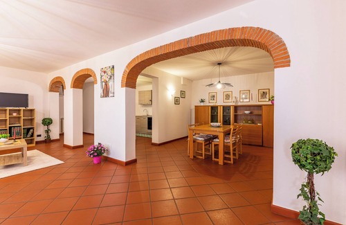 Sinalunga Apartment | Studio Apartment "Il Colle dei Frati" with Terrace & Wi-Fi