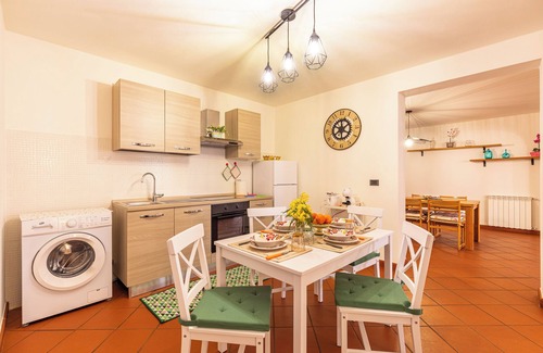 Sinalunga Apartment | Studio Apartment "Il Colle dei Frati" with Terrace & Wi-Fi