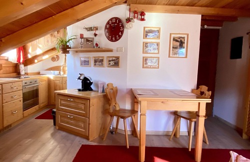 Sant'Antonio di Mavignola Apartment | Cozy Studio Apartment in Alpine Chalet: Spa & Breakfast Included