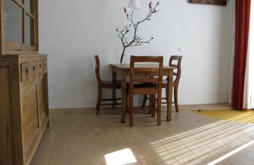 Haarlemmerbuurt Apartment | Central Studio Apartment: Family-Friendly Comfort Awaits